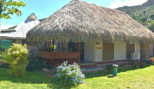 Two-Bedroom Bungalow with Garden View - Uru