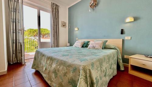 Double Room with Balcony and Sea View