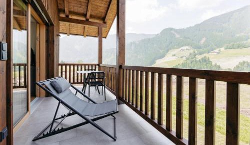 One-Bedroom Apartment with View