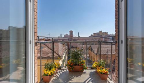 Four-Bedroom Deluxe Apartment