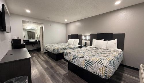 Queen Room with Two Queen Beds- Non Smoking