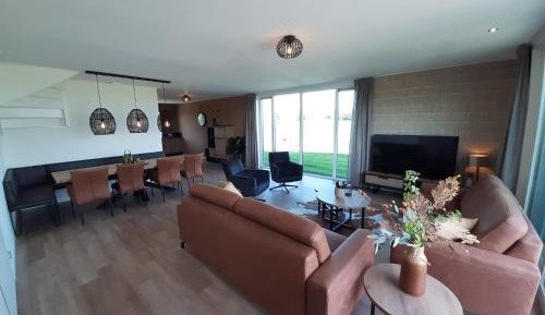 Ten-Bedroom Holiday Home