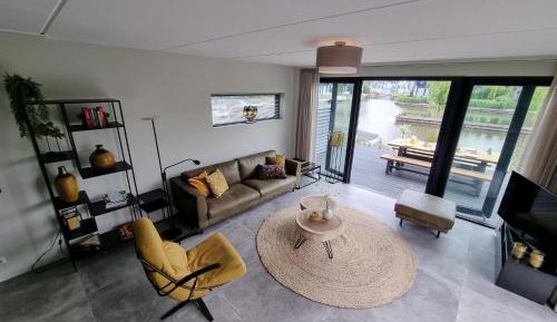 Three-Bedroom Holiday Home 