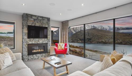 Four-Bedroom Holiday Home