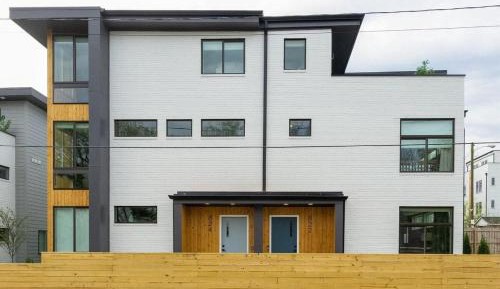 Eight-Bedroom Holiday Home