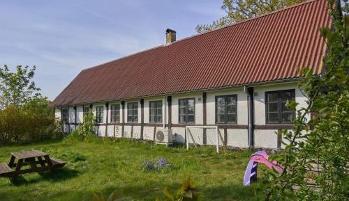One-Bedroom Holiday Home
