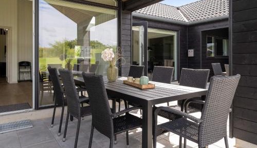 Seven-Bedroom Holiday Home