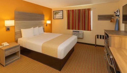 King Room - Disability Access - Non-Smoking