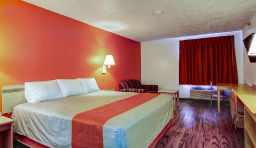 Deluxe King Room - Non-Smoking