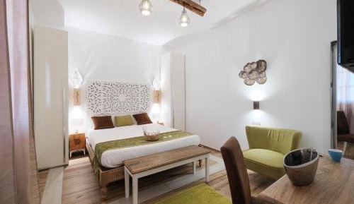 Deluxe Queen Room