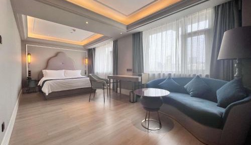 Deluxe Queen Room