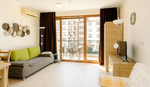 Deluxe One-Bedroom Apartment