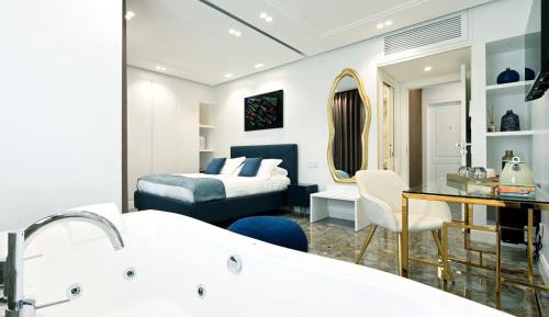 Deluxe Suite with Spa Bath