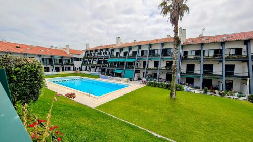 Three-Bedroom Apartment with Balcony