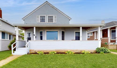 Five Bedroom Holiday Home