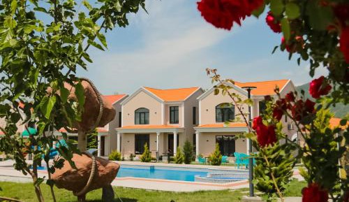 Villa with Garden View