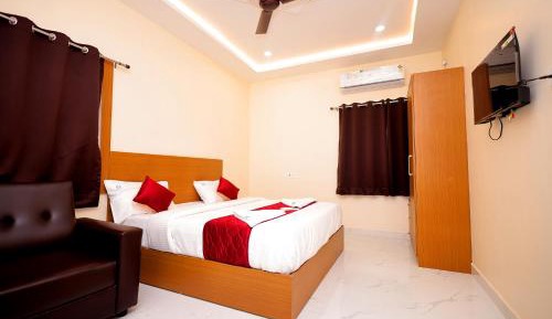 Deluxe Double Room (2 Adults + 1 Child)