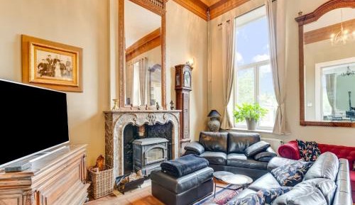 Ten-Bedroom Holiday Home