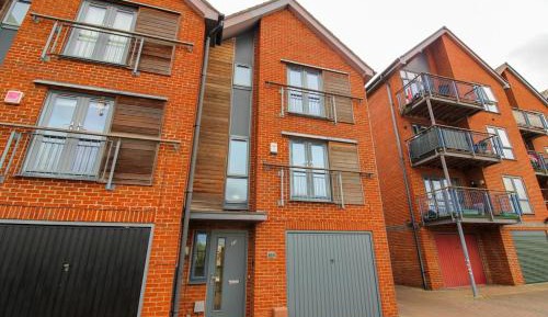 Three-Bedroom Townhouse