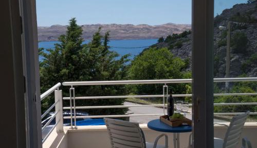 One-Bedroom Apartment with Balcony