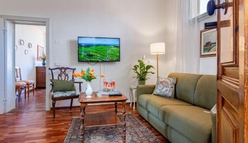 Two-Bedroom Deluxe Apartment with Balcony