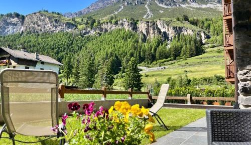 One-Bedroom Apartment with Garden