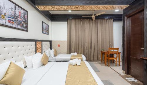 Deluxe Double or Twin Room with City View