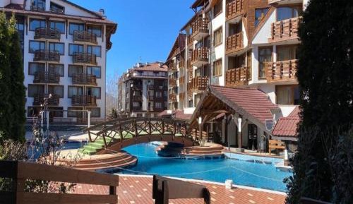 Apartment with Mountain View