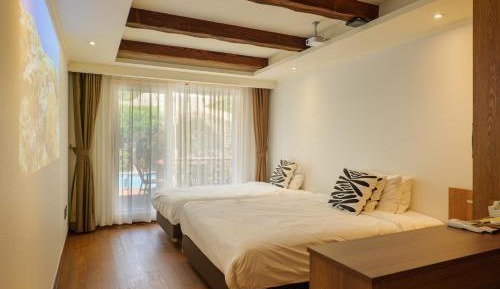 Deluxe Double Room with Garden View