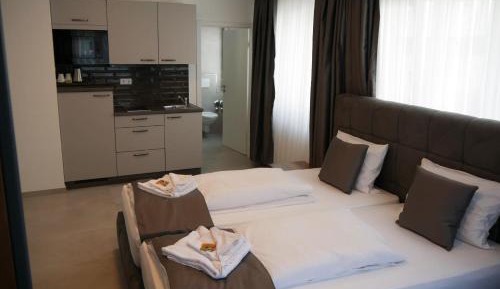 Deluxe Double Room with Shower