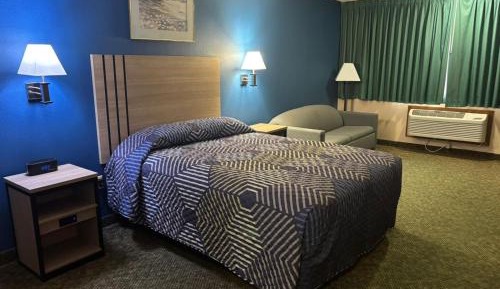 Standard Queen Room