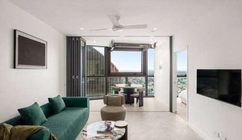 One-Bedroom Apartment with View