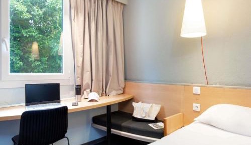 Standard Room with Double Bed and Twin Beds