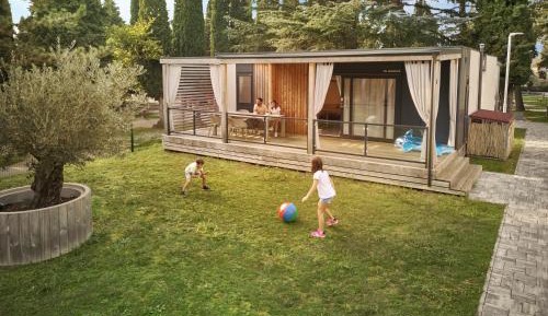 Three-Bedroom Mobile Home with Terrace