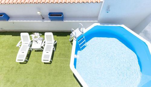 One-Bedroom Apartment with Pool View
