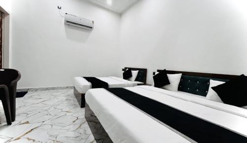 Deluxe Double Room (2 Adults + 1 Child)