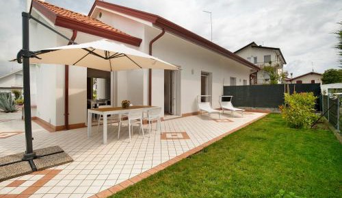 Villa with Garden View