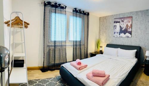 One-Bedroom Apartment with Balcony