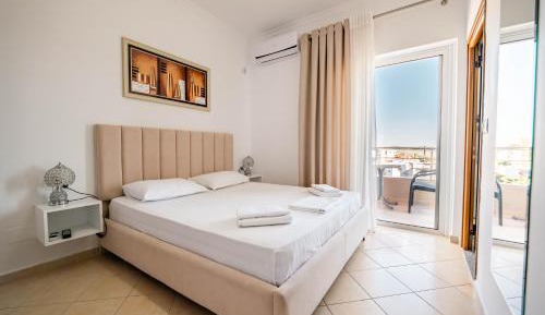 Deluxe Double Room with Balcony and Sea View