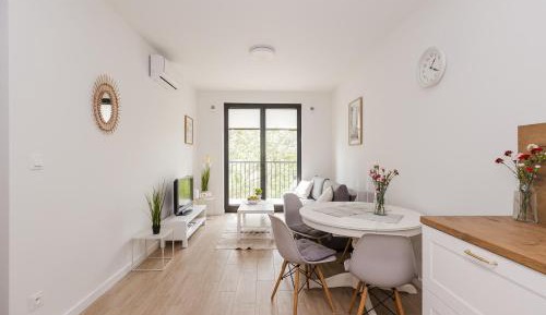 One-Bedroom Apartment with Balcony