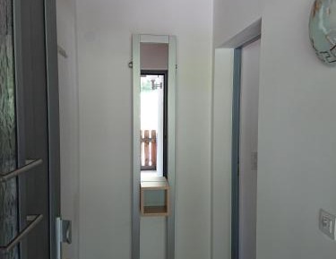 One-Bedroom Apartment with Shower