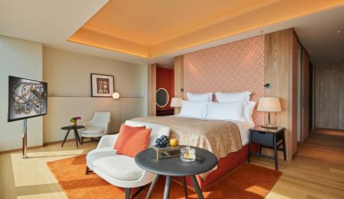 Deluxe King Room with Skyline View