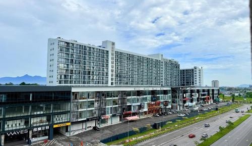 Three-Bedroom Apartment with Balcony