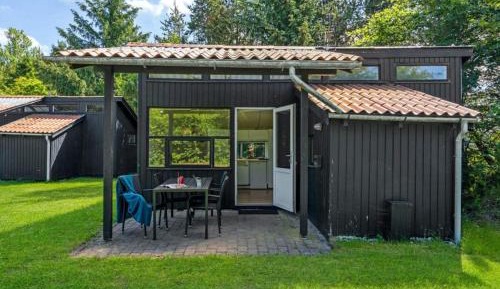 One-Bedroom Holiday Home