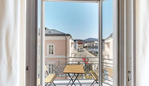 Apartment with Lake View