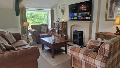 Deluxe Two-Bedroom Apartment with Garden View