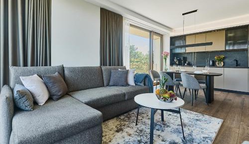 Two-Bedroom Deluxe Apartment with Balcony