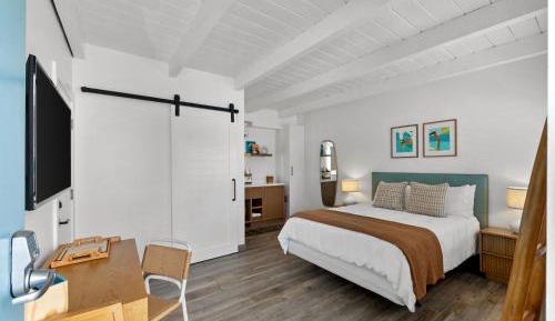 Deluxe Queen Room