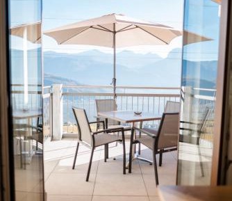 One-Bedroom Apartment with Balcony