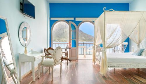 Junior Suite with Sea View and Terrace